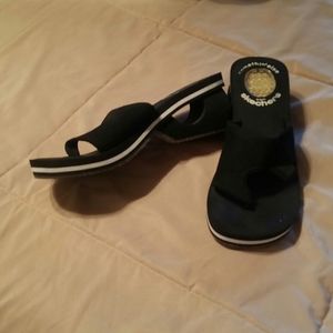SKECHERS Black and White Wedge Sandals/Flip Flops